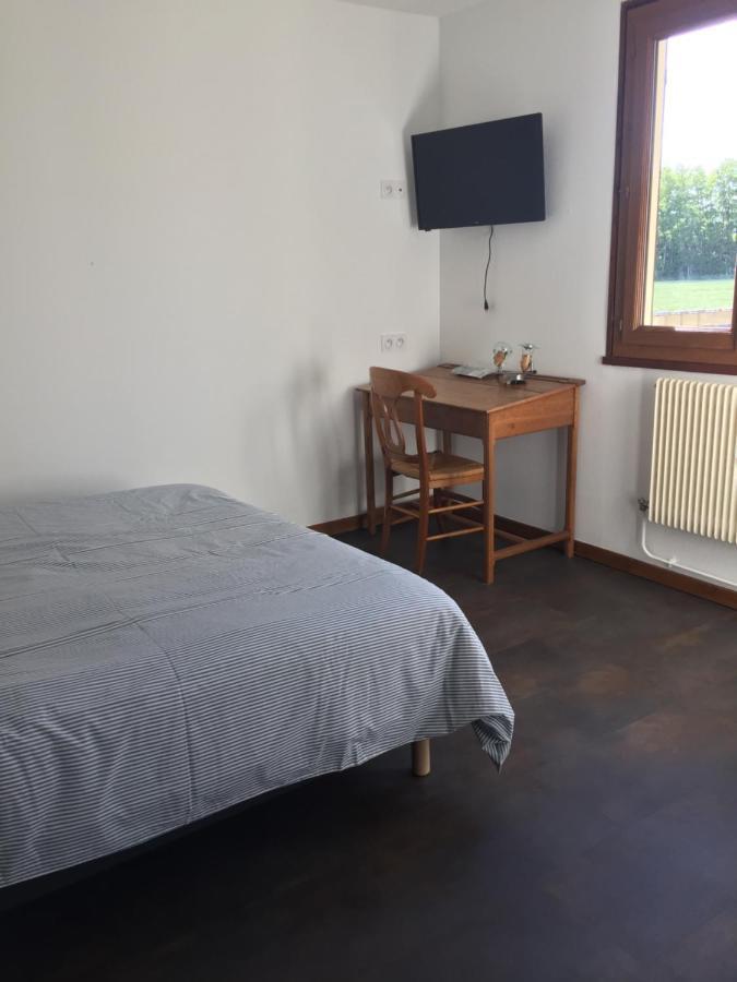 Sous La Tour Bed & Breakfast Agencourt Luaran gambar