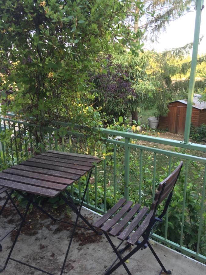 Sous La Tour Bed & Breakfast Agencourt Luaran gambar