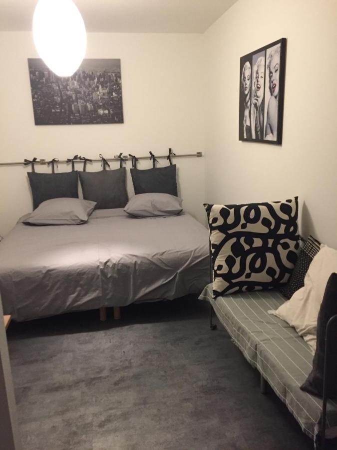 Sous La Tour Bed & Breakfast Agencourt Luaran gambar