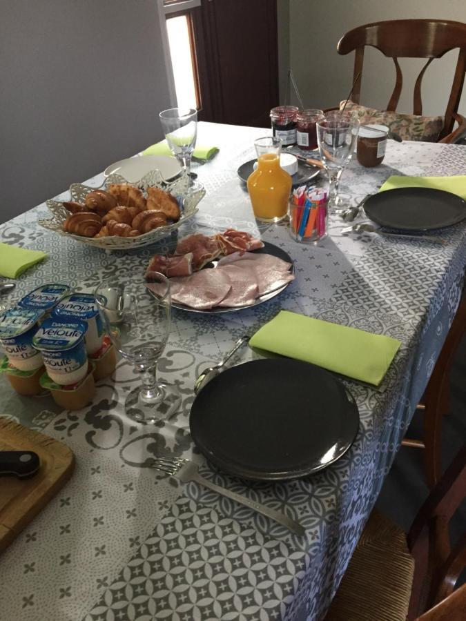 Sous La Tour Bed & Breakfast Agencourt Luaran gambar