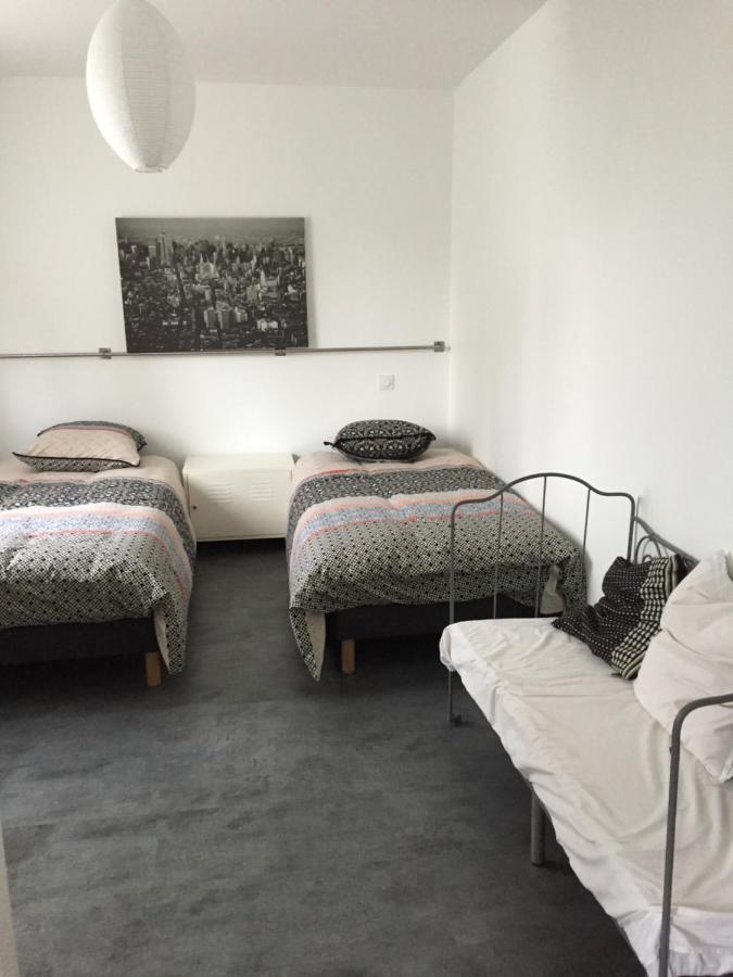 Sous La Tour Bed & Breakfast Agencourt Luaran gambar