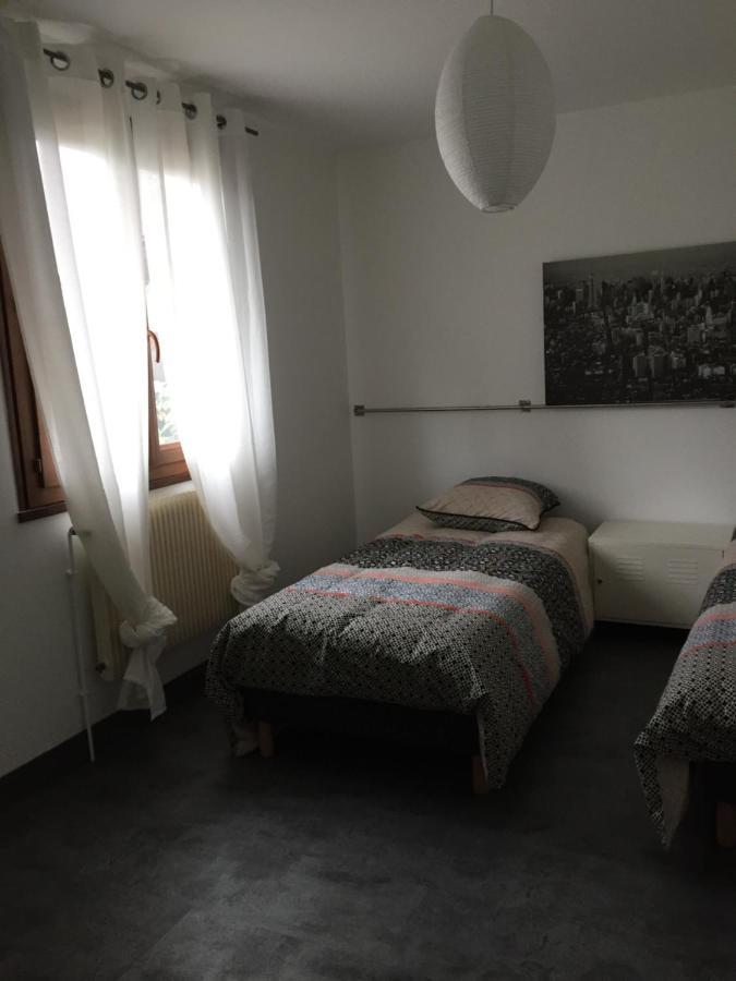 Sous La Tour Bed & Breakfast Agencourt Luaran gambar