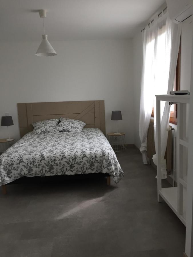 Sous La Tour Bed & Breakfast Agencourt Luaran gambar