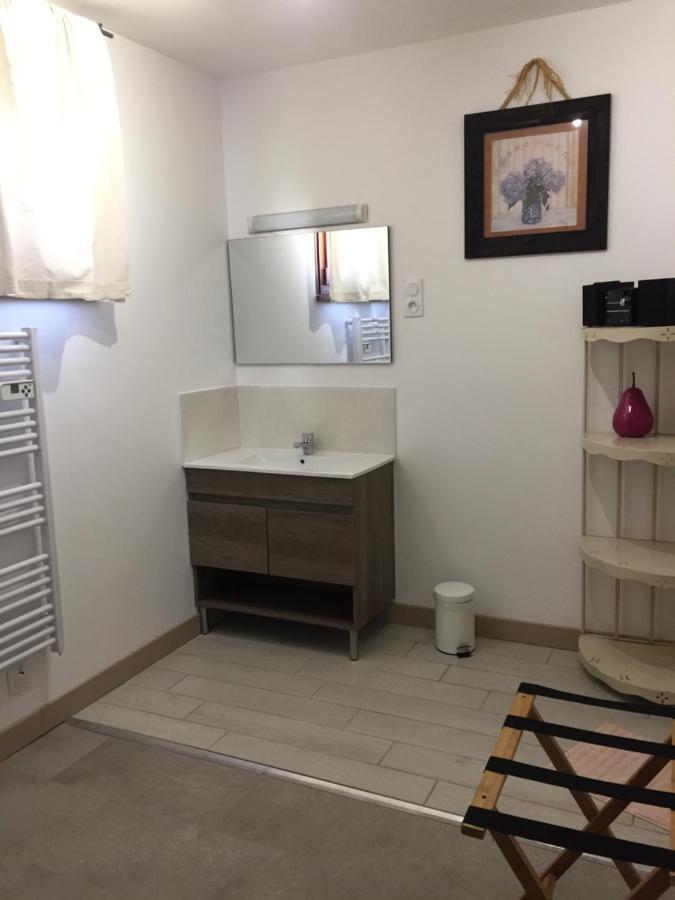 Sous La Tour Bed & Breakfast Agencourt Luaran gambar