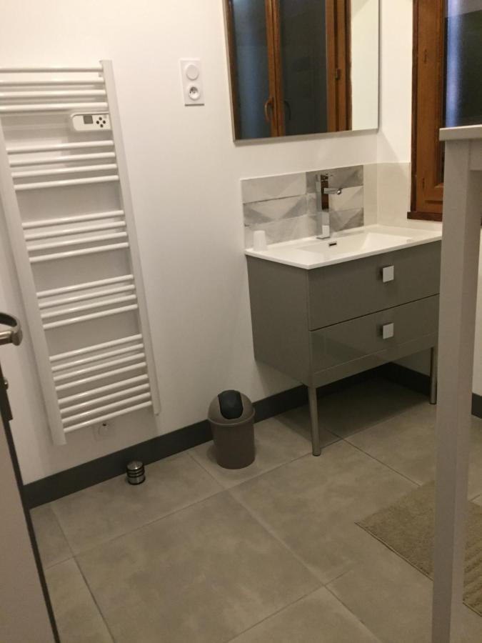 Sous La Tour Bed & Breakfast Agencourt Luaran gambar