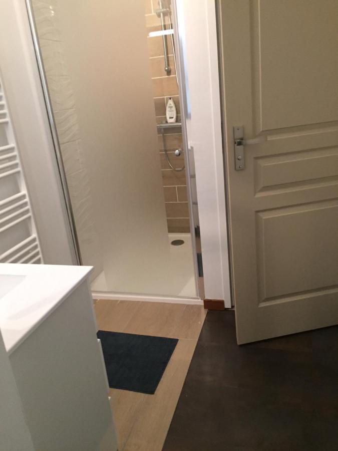 Sous La Tour Bed & Breakfast Agencourt Luaran gambar